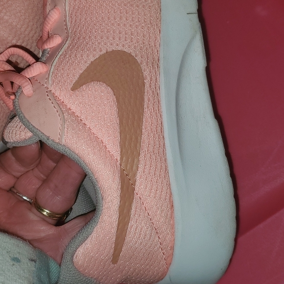 Nike Rosche Run Tennis Shoes 6.5Y (Youth) or 8-8.5W (Women's) - Picture 4 of 8